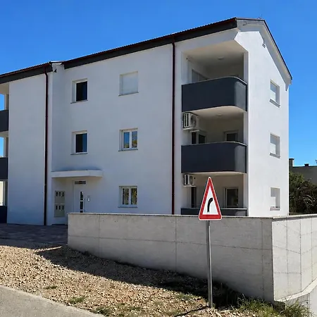 2 Bedroom Cozy In * Povljana